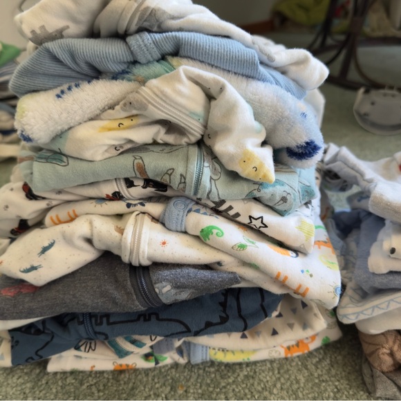 26 pieces Assorted Baby Clothes Bundle 0-3 months - Picture 5 of 6